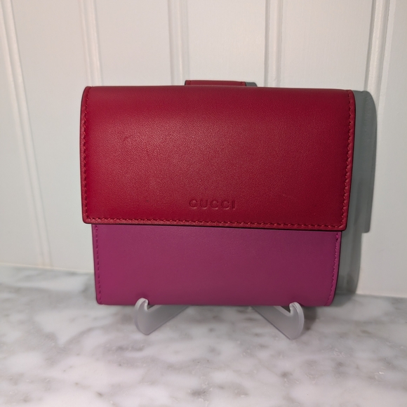 Authentic Gucci Calfskin French Flap Wallet in Hibiscus Red and Pink - Picture 2 of 10
